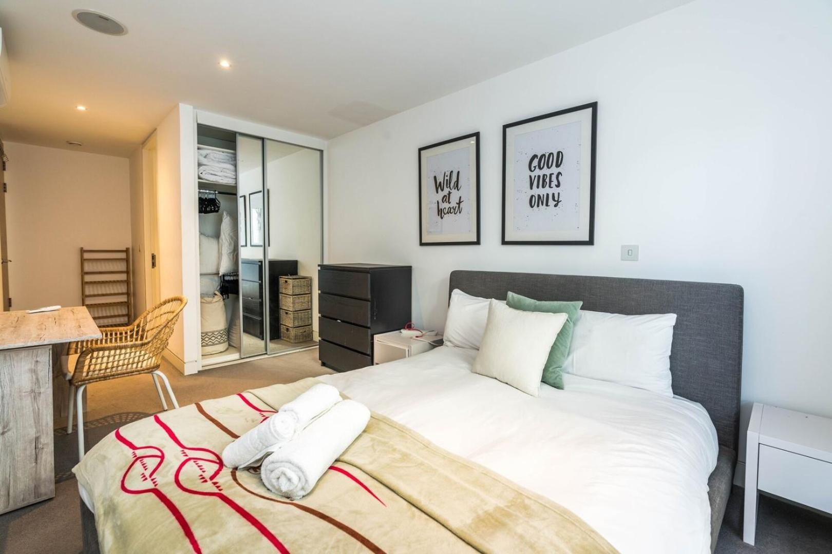 For 4 In The Heart Of Shoreditch Apartment London